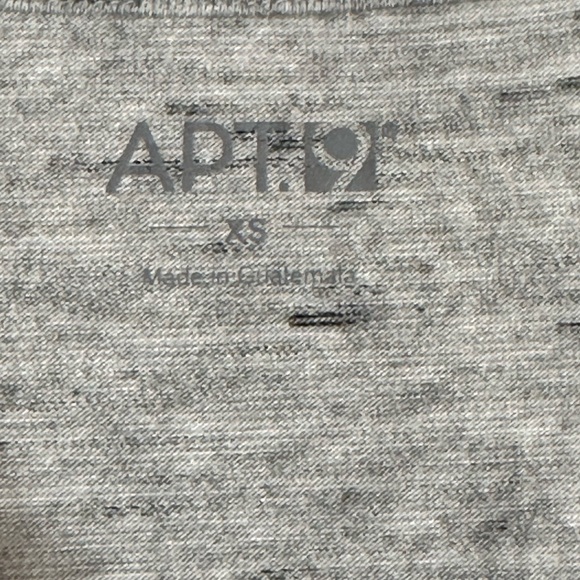 Cute Novelty T-shirt “I Run On Coffee and Lipstick” - Picture 3 of 4